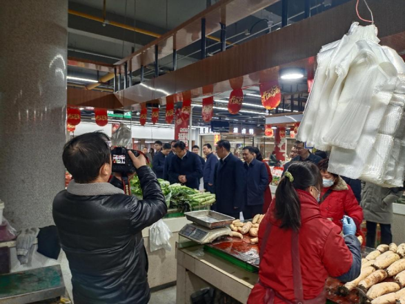 市委書記胡亞波帶隊至市場運營公司所屬象山市場開展安全生產(chǎn)和物資保供檢查活動(2)293.png